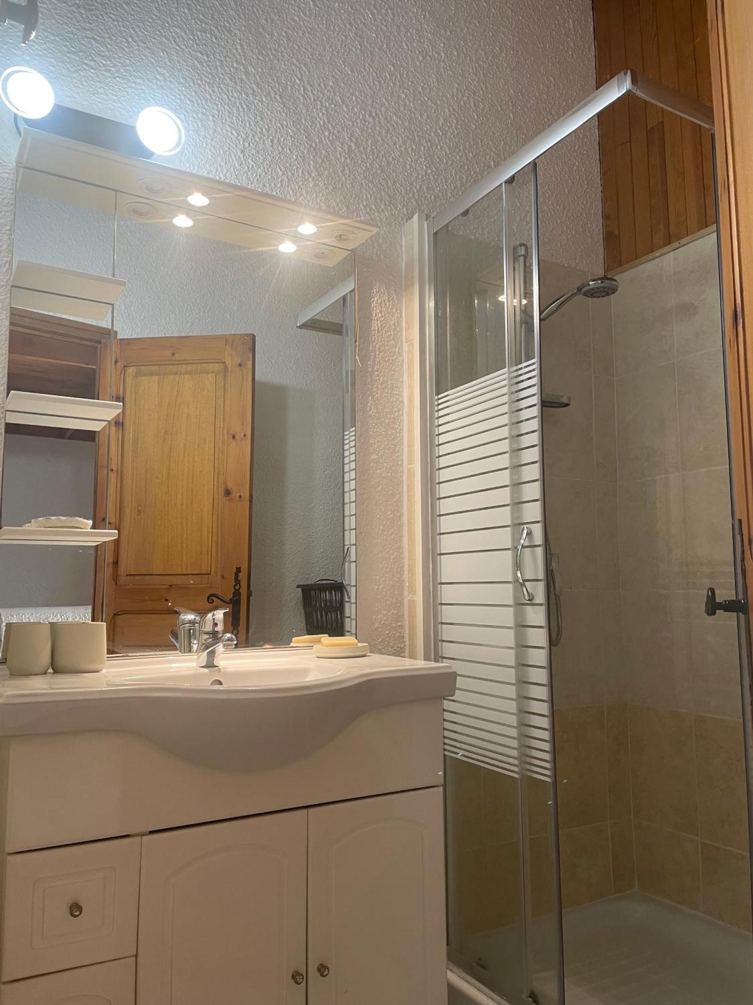 Maison Tres Agreable Avec Exterieurs, Bien Situee Au Plan D'Eau Эмбрён Экстерьер фото